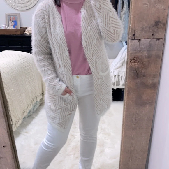 Large tan & white fuzzy sweater cardigan - Picture 2 of 3